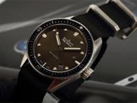 宝珀摔出小坑别急着换！老修表人教你妙招回春